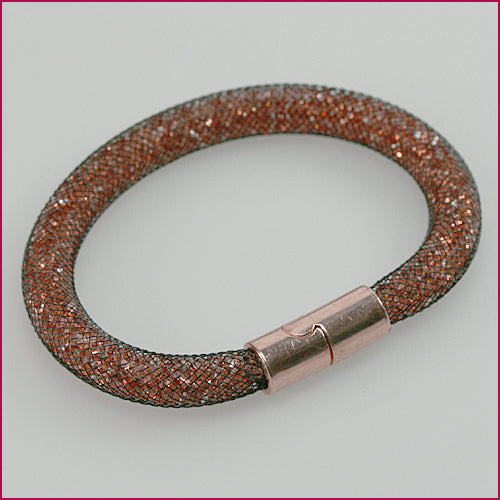 Armband mit Kristallsteinen