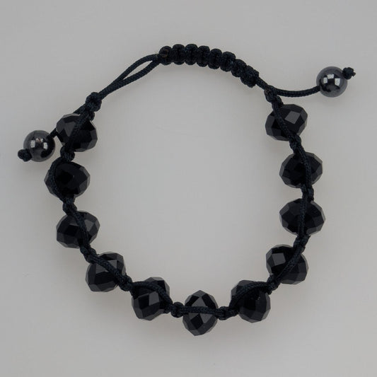 Perlenarmband mit schwarzgrauen Perlen
