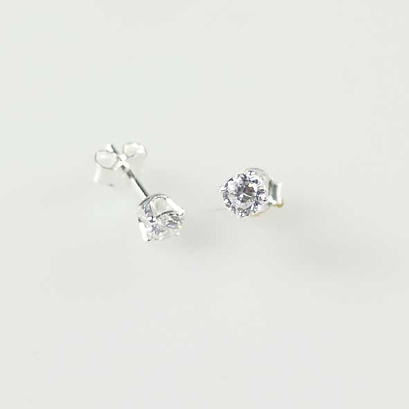 Ohrstecker mit weißen Swarovski-Steinen