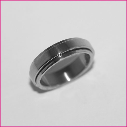 Edelstahlring mit drehbarem Element