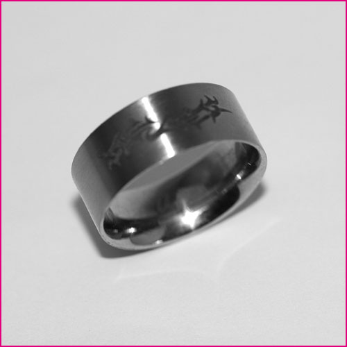 Edelstahlring mit Tribal-Element