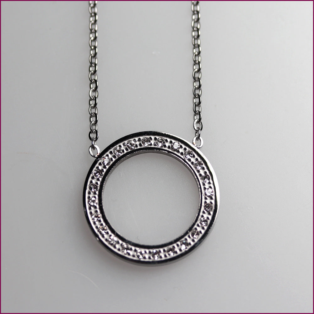 Edelstahl Collier mit Kristallsteinen